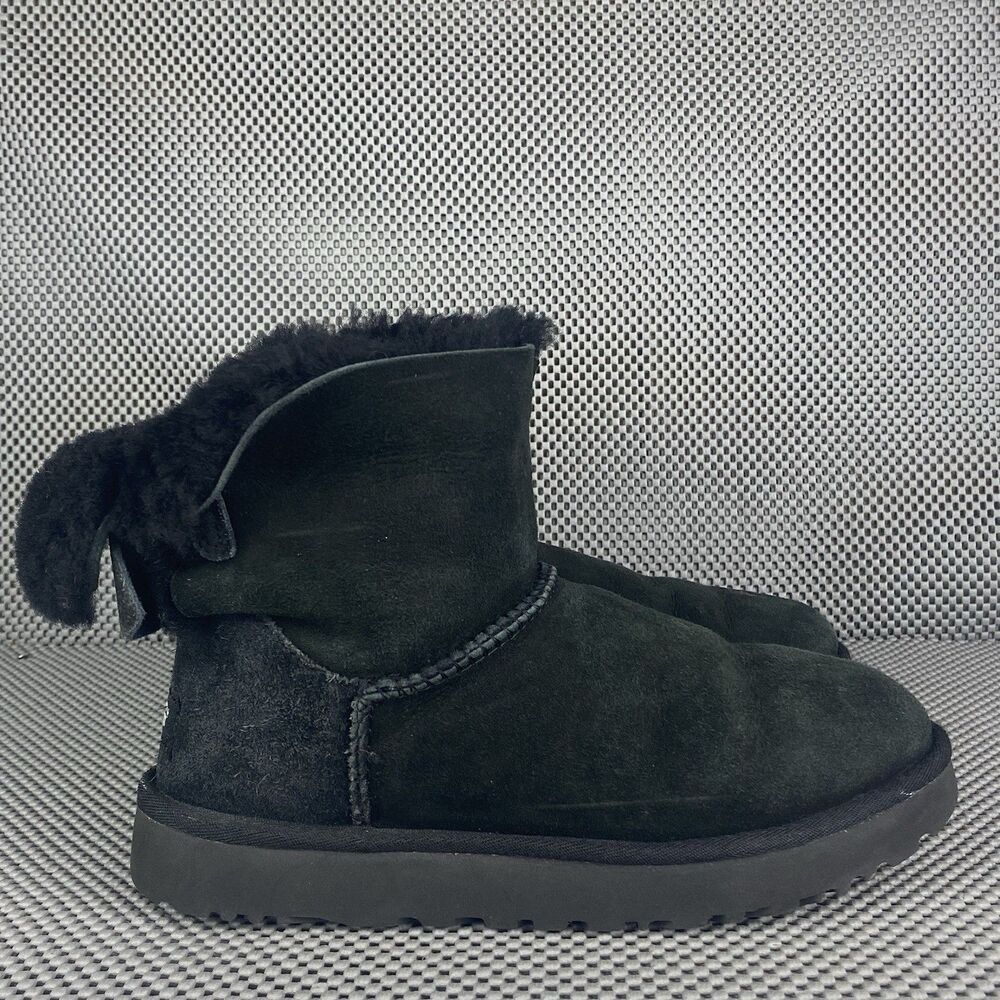 UGG Arielle Bow Boots Womens Size 7 Black Leather Winter Boots Casual Outdoors